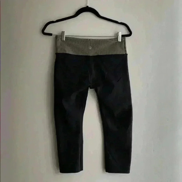 Lululemon crop leggings. Size 8. - Picture 3 of 6